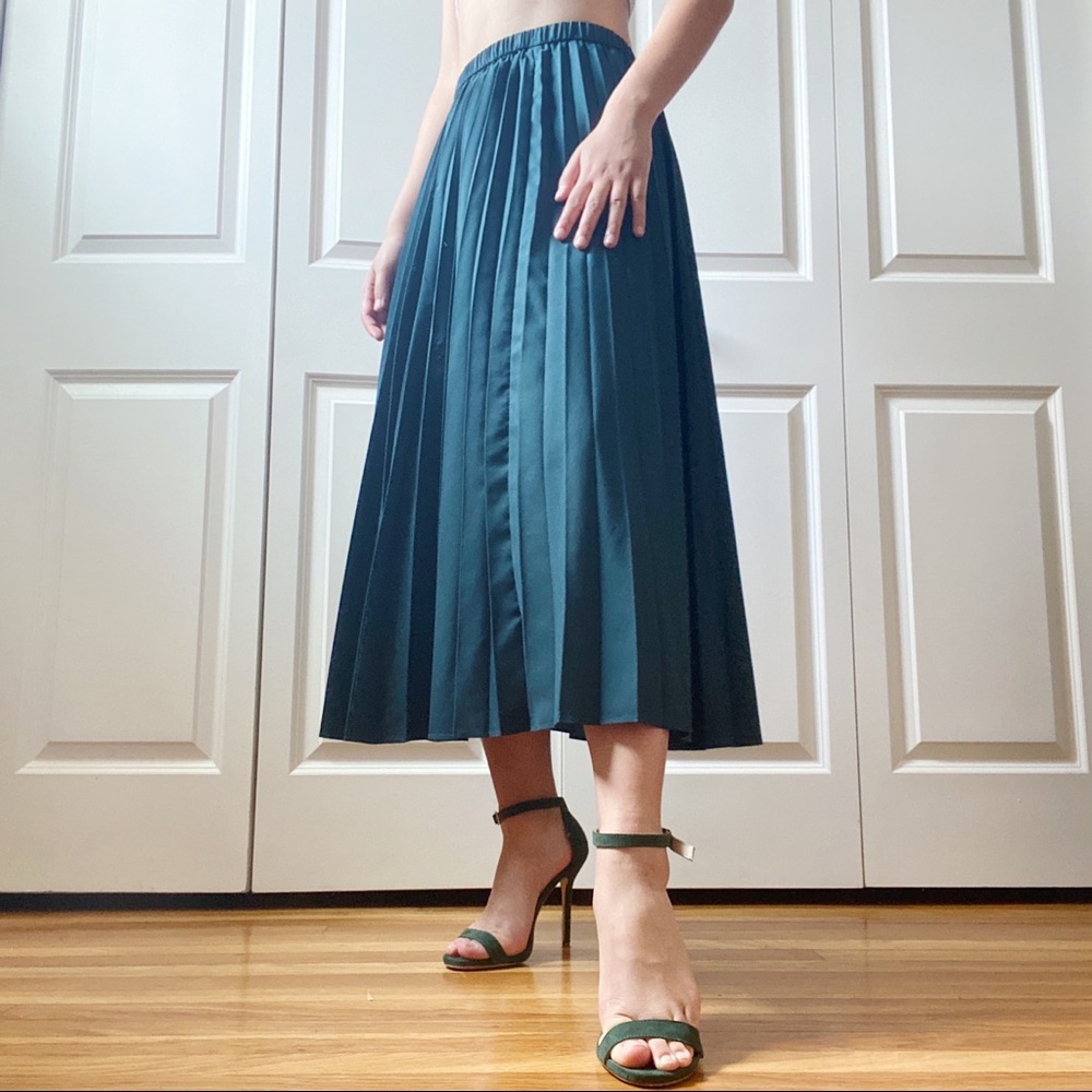 🥂HP!🎉 Uniqlo Pleated Maxi Skirt